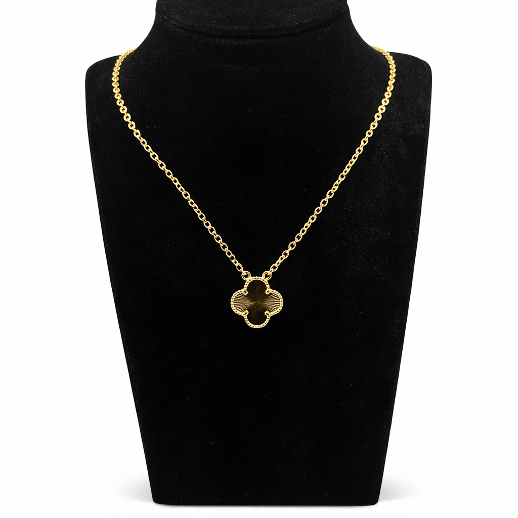 Minimal Clover Pendant Necklace – Gold Colored