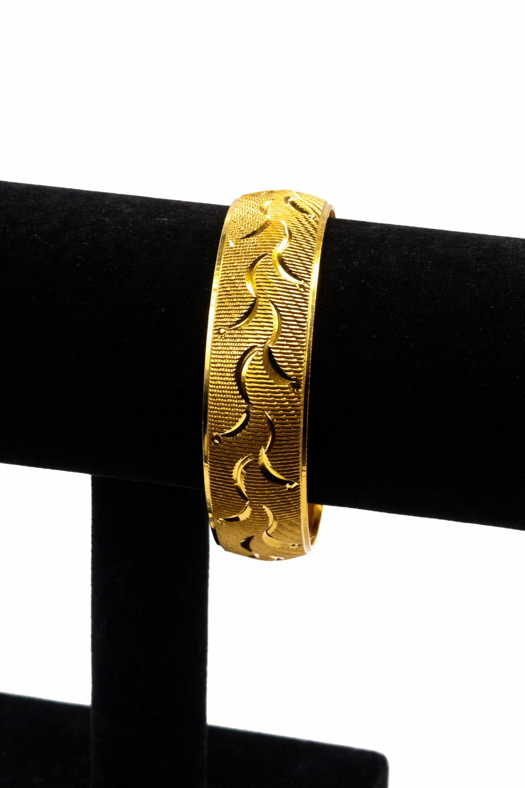 Engraved Pattern Bangle Bracelet – Gold Colored