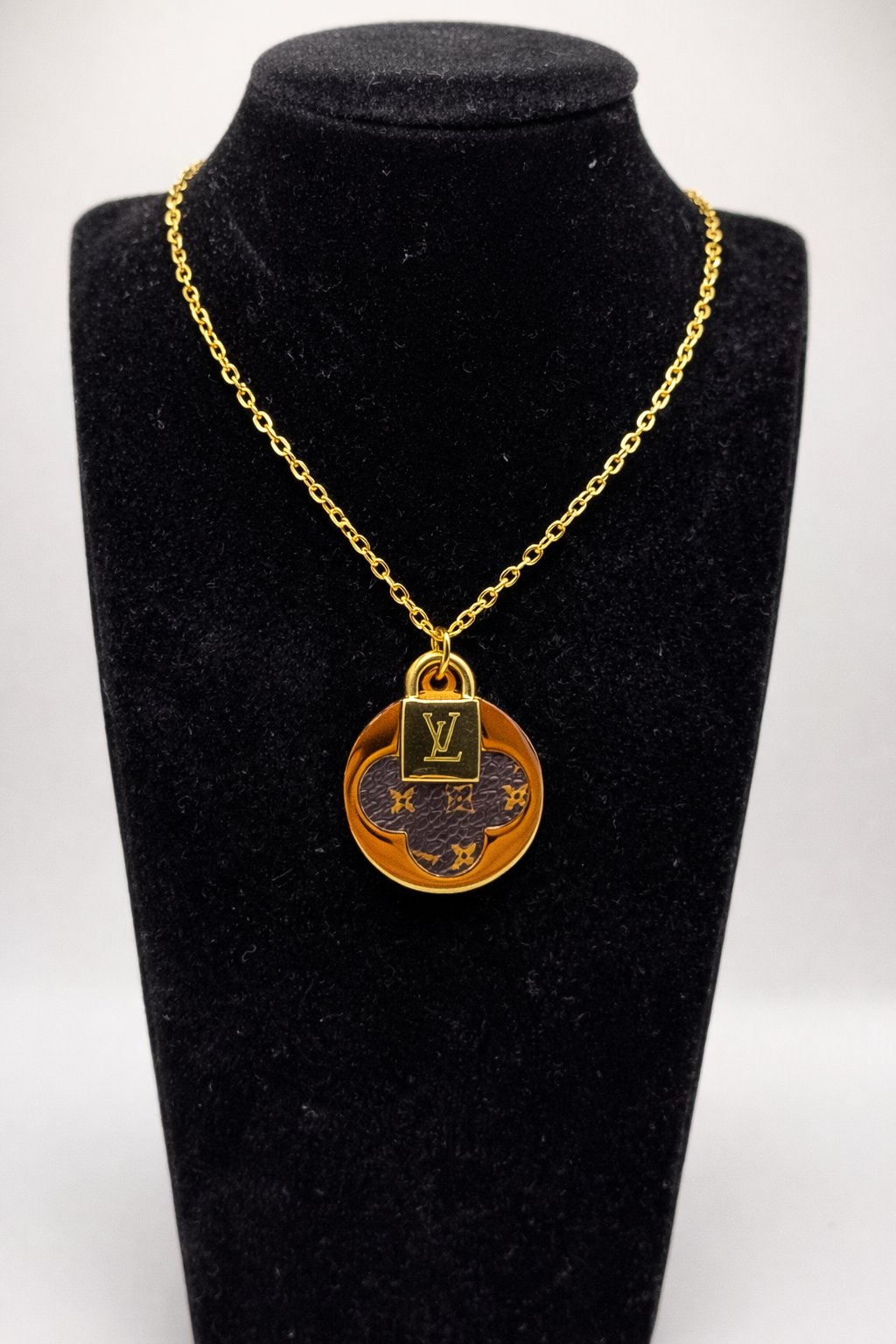 Monogram Lock Pendant Jewellery Set – Gold Colored