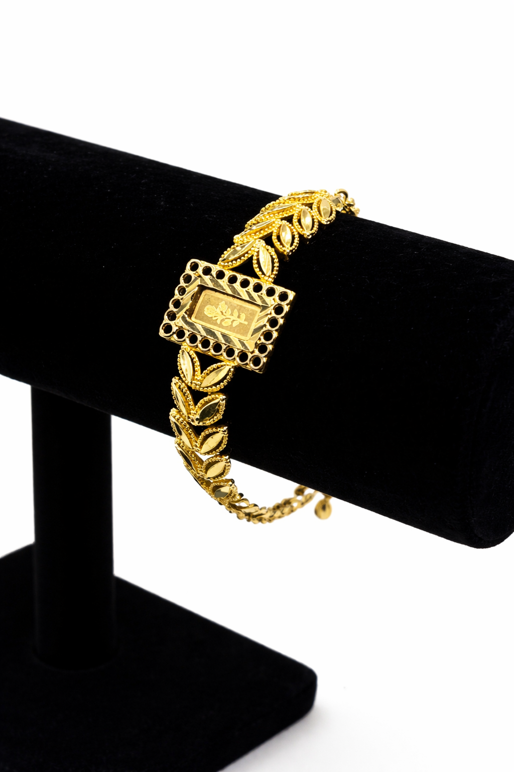 Leaf Link Medallion Bracelet – Gold Colored