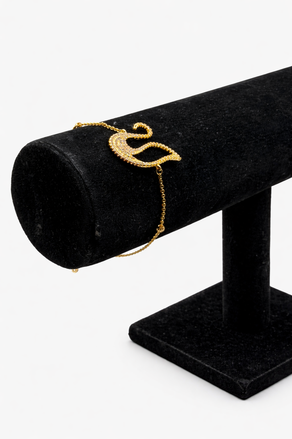 Swan Pendant Bracelet with Crystal Detailing – Gold Colored