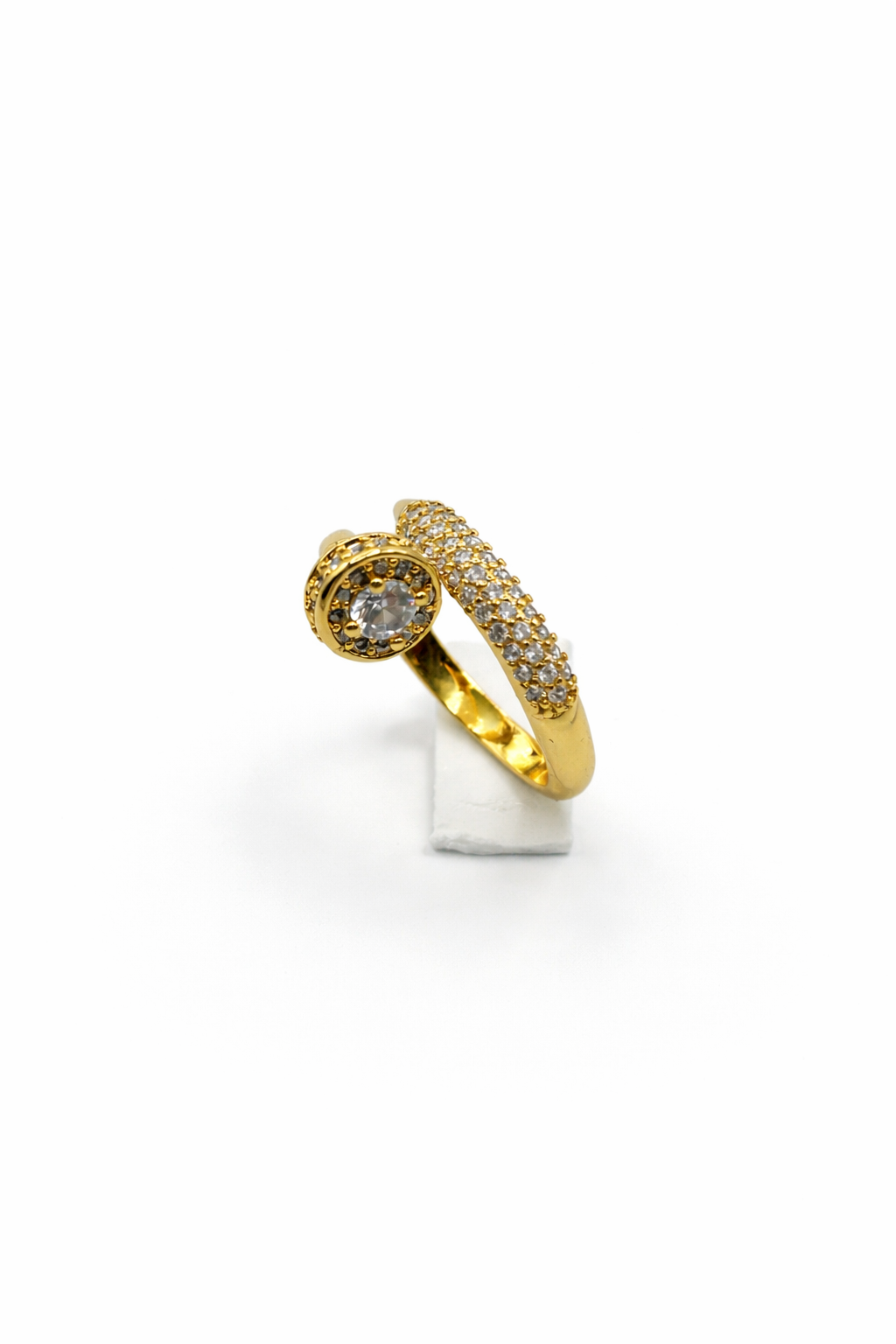 Asymmetrical Halo Pavé Gold Ring