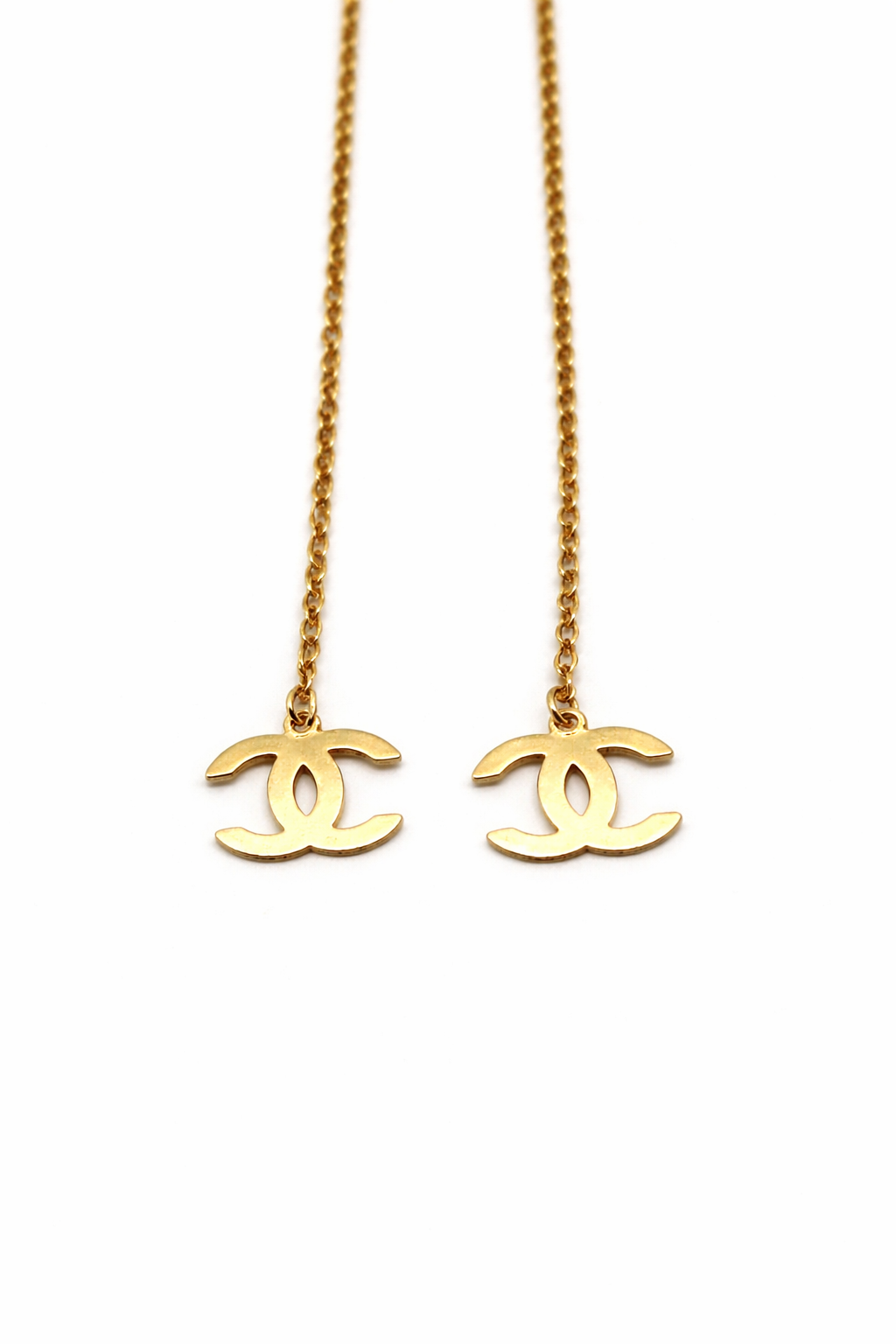 Minimal Chain Logo Drop Earrings – Gold Colored