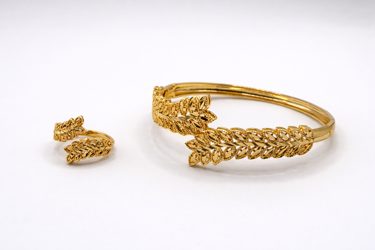 Leaf Wrap Bracelet – Gold Colored