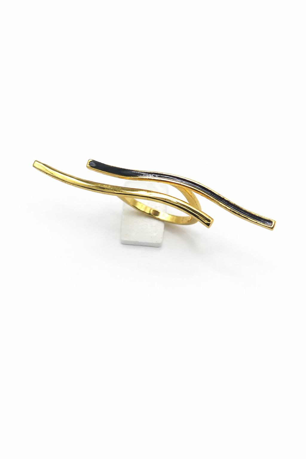 Flowing Curve Contrast Ring – Gold Colored